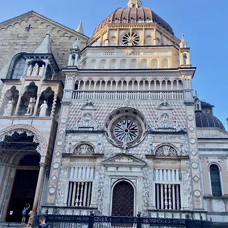 Lägenhet The L I B R A R Y Bergamo