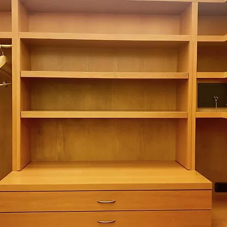 The L I B R A R Y 公寓