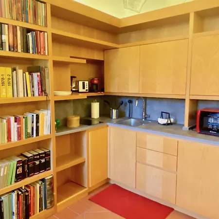 The L I B R A R Y 公寓