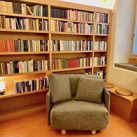 Lägenhet The L I B R A R Y