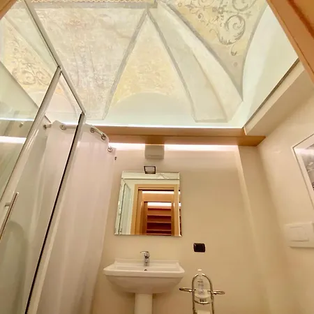 The L I B R A R Y 公寓 *