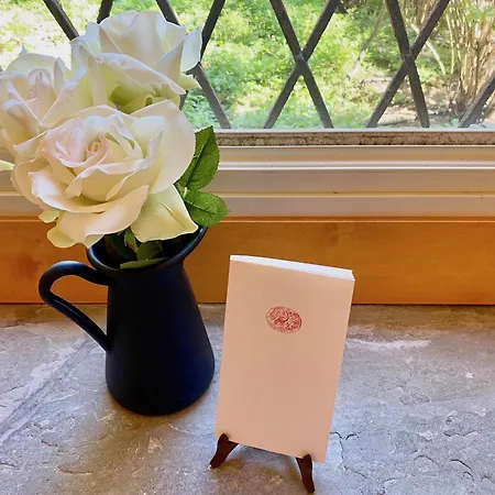 The L I B R A R Y Lägenhet Bergamo