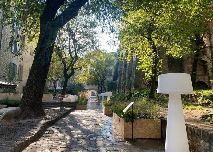 The L I B R A R Y Bergamo